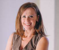 photo of Elyse Wallnutt